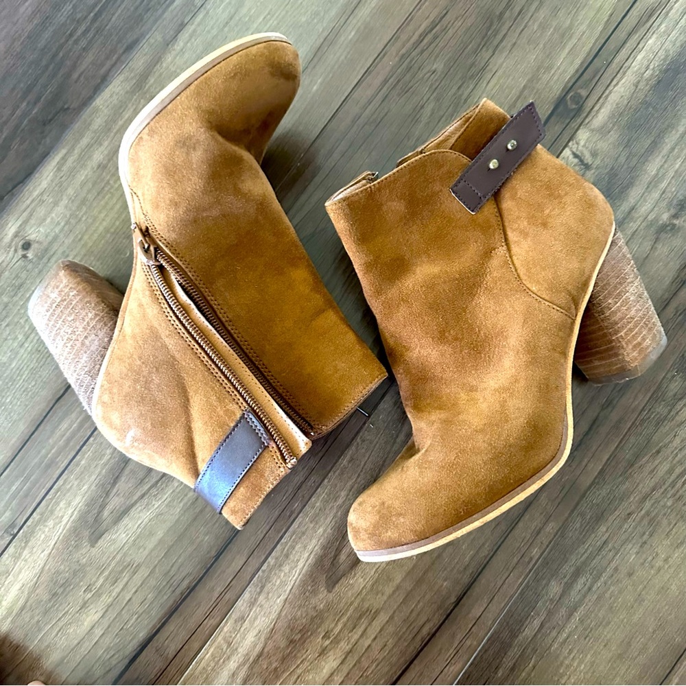 Women’s booties. Size 6. Abound brand